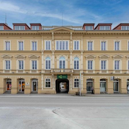 Eee Hotel Perg Екстер'єр фото