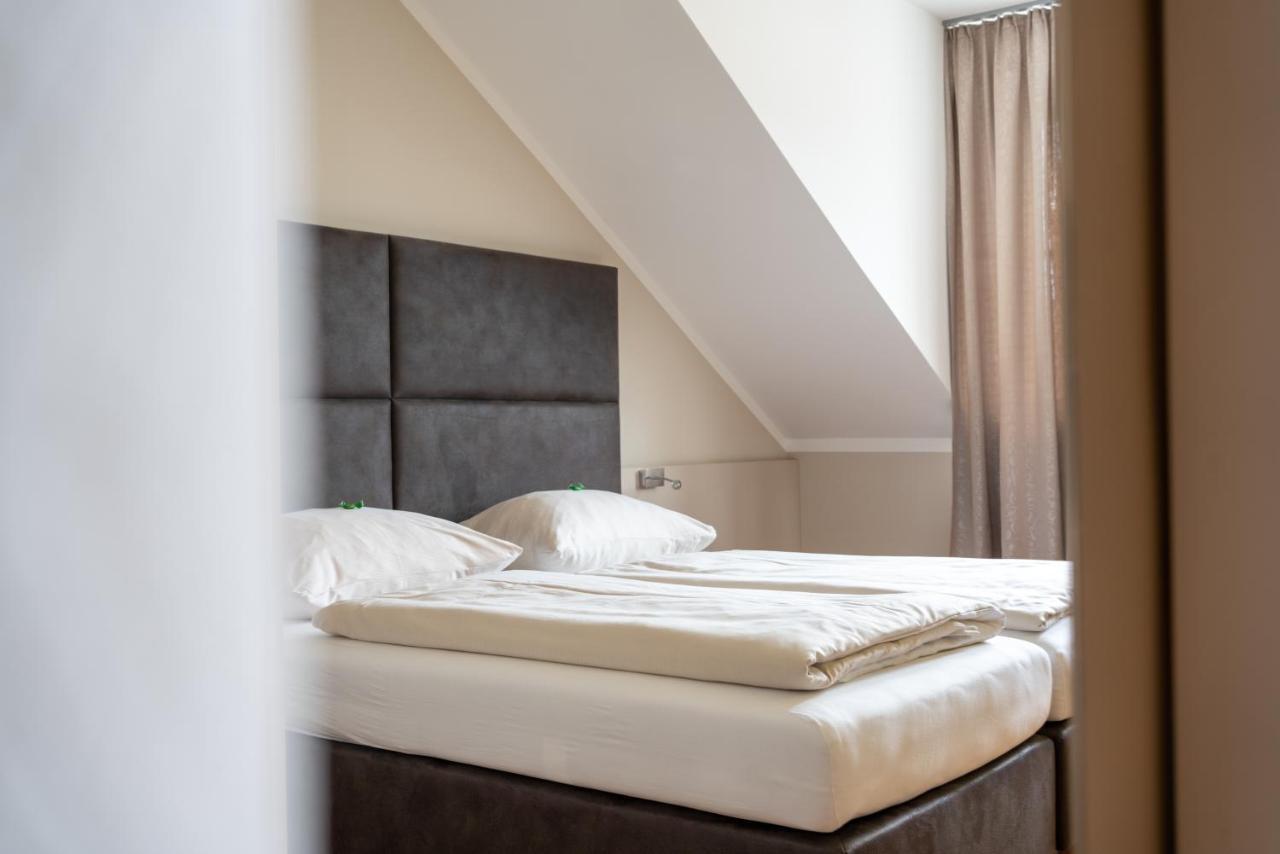 Eee Hotel Perg Екстер'єр фото