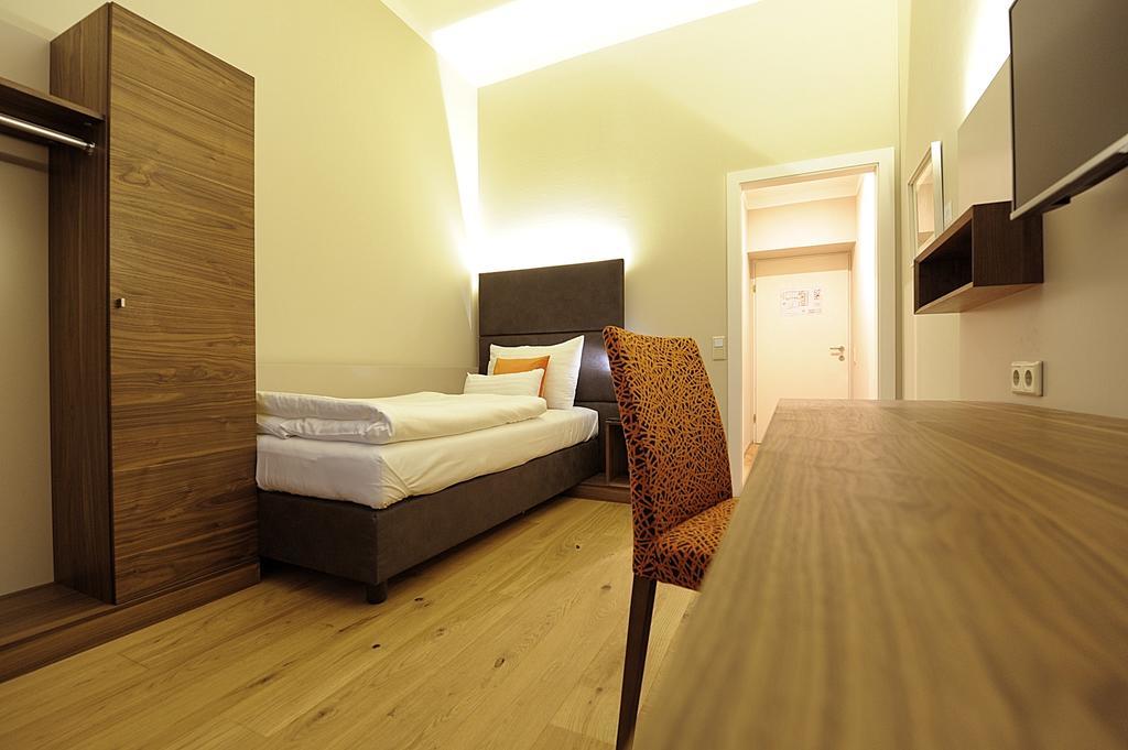 Eee Hotel Perg Номер фото