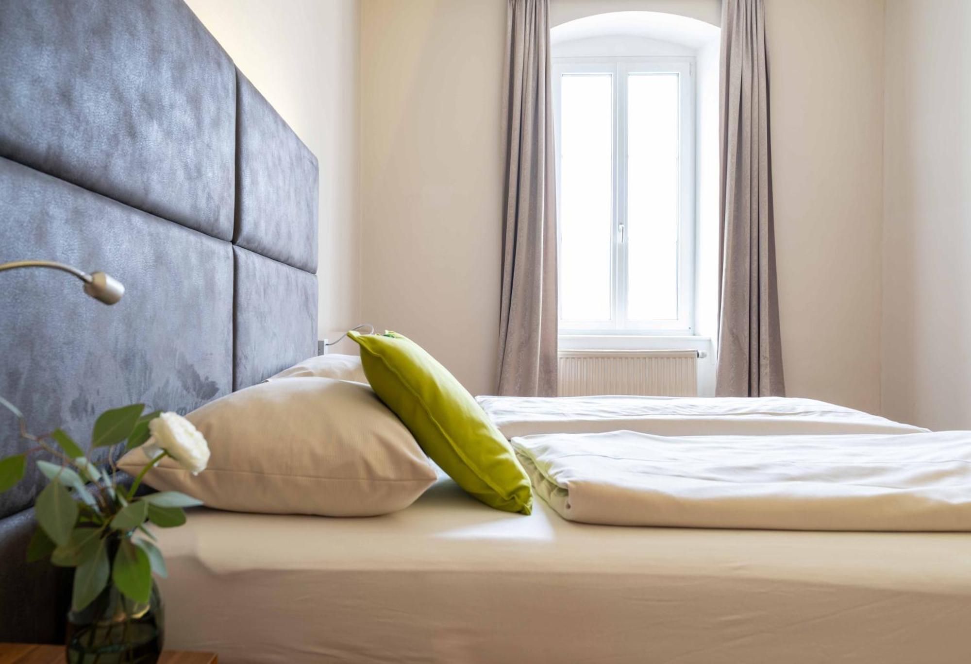 Eee Hotel Perg Екстер'єр фото