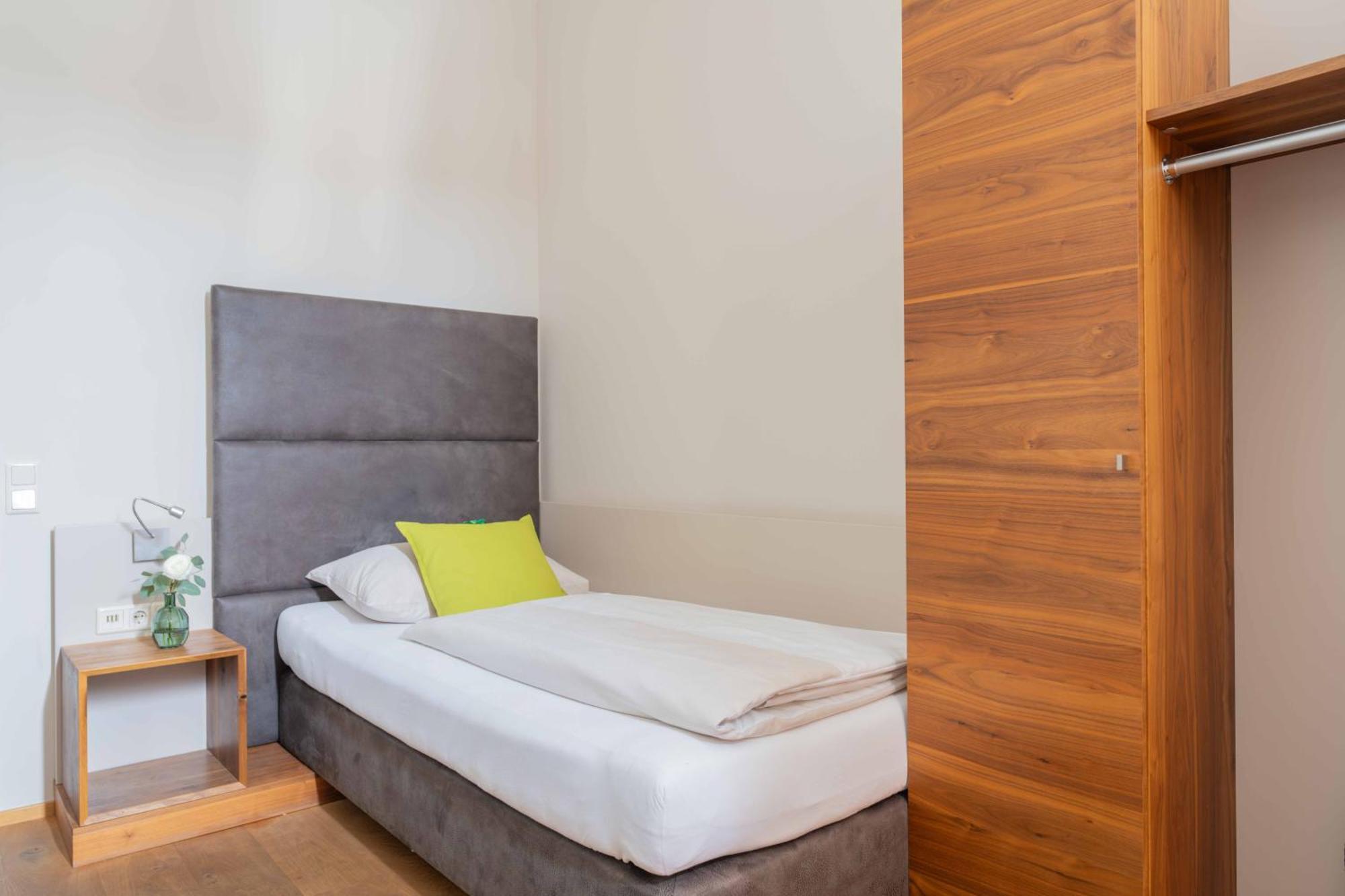 Eee Hotel Perg Екстер'єр фото