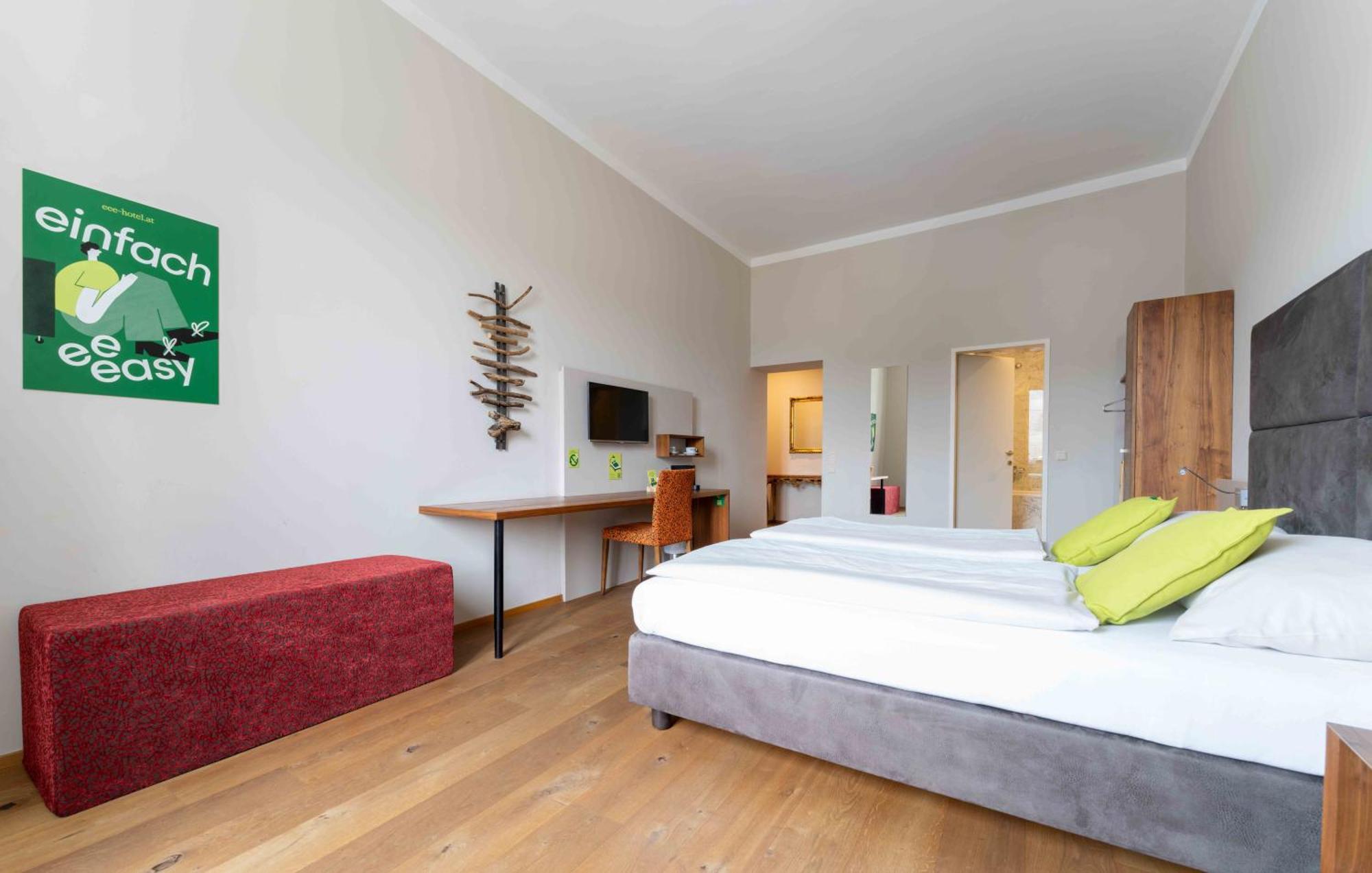 Eee Hotel Perg Екстер'єр фото