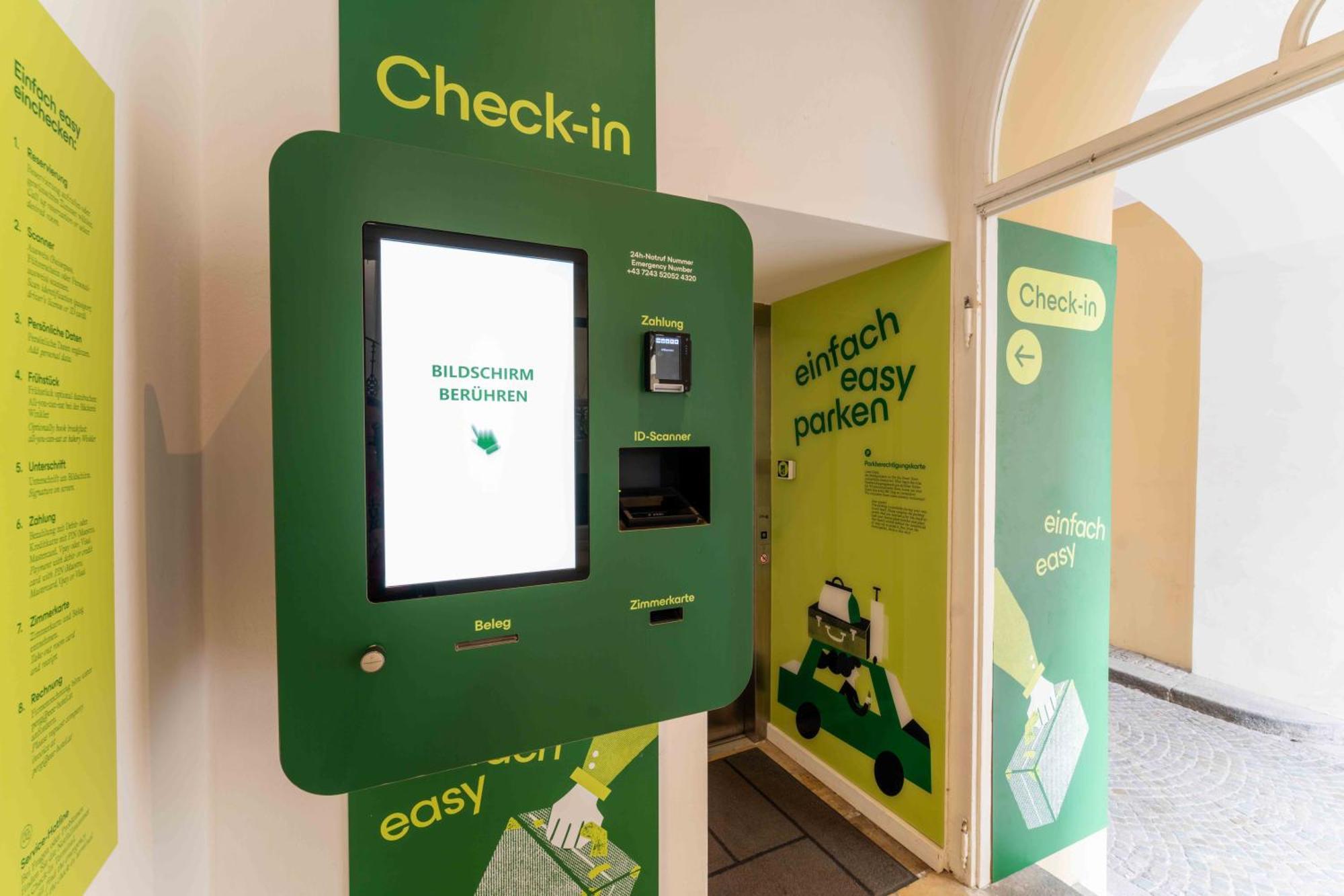 Eee Hotel Perg Екстер'єр фото