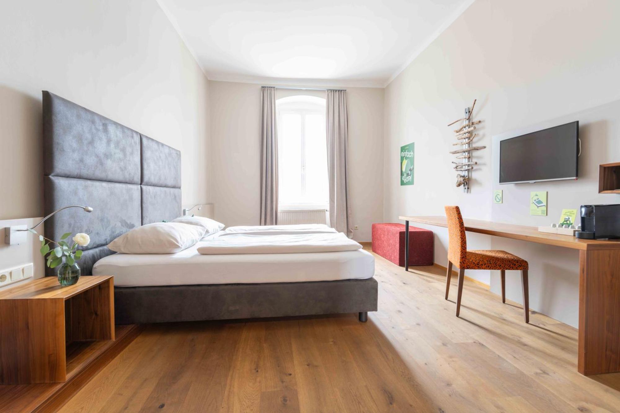 Eee Hotel Perg Екстер'єр фото