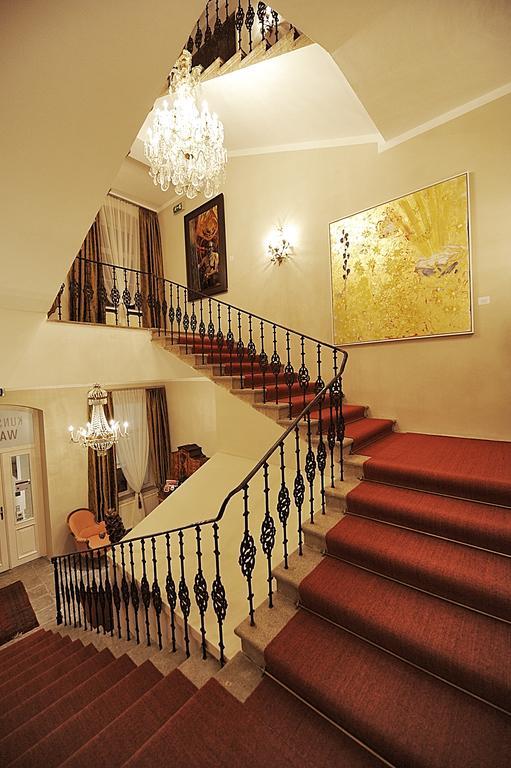 Eee Hotel Perg Екстер'єр фото