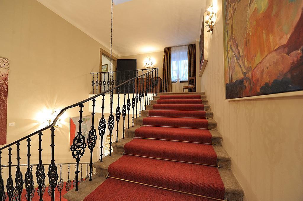 Eee Hotel Perg Екстер'єр фото