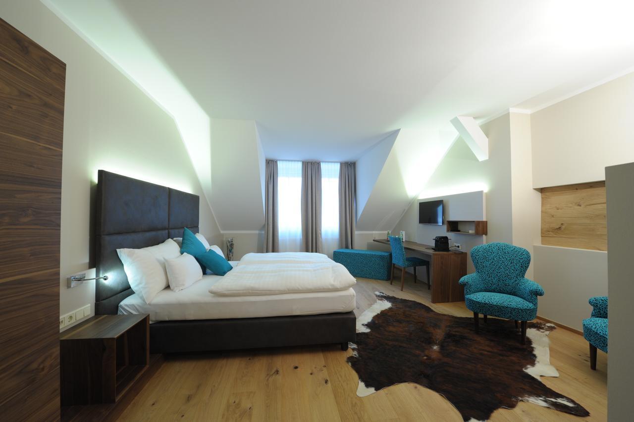 Eee Hotel Perg Екстер'єр фото