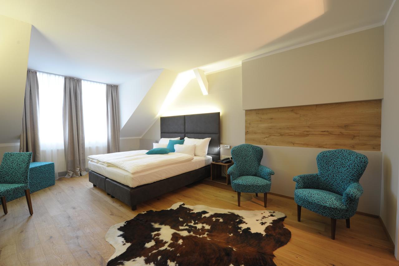 Eee Hotel Perg Екстер'єр фото