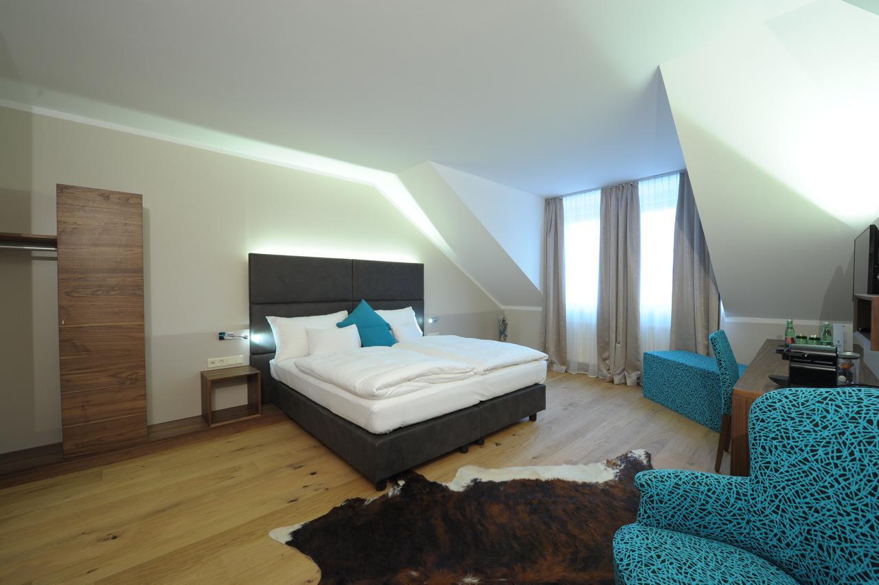 Eee Hotel Perg Екстер'єр фото