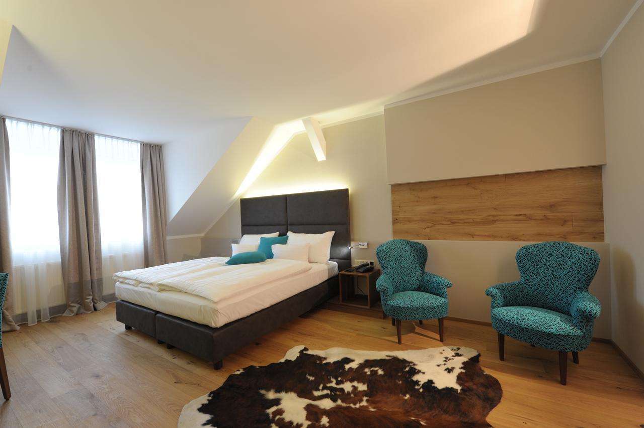 Eee Hotel Perg Екстер'єр фото
